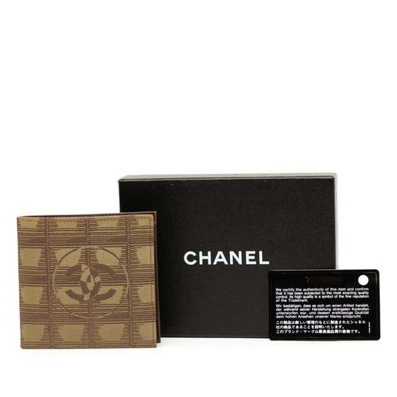 CHANEL Green Leather Logo Wallet